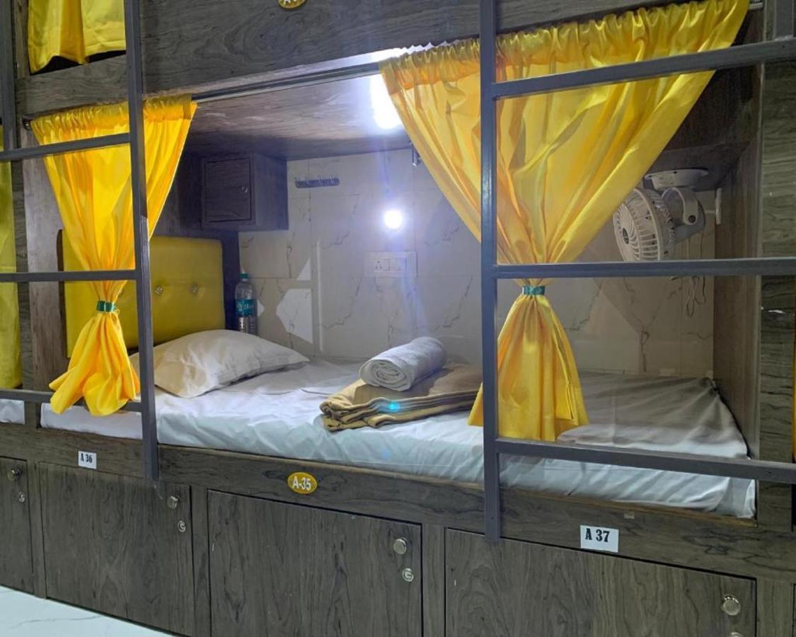 Neenava Dormitory Мумбаи Экстерьер фото